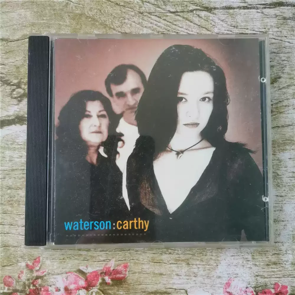 

CD Waterson Carthy Полный альбом земли в акустических инструментах, удерживает родничную природу традиционной народной музыки.