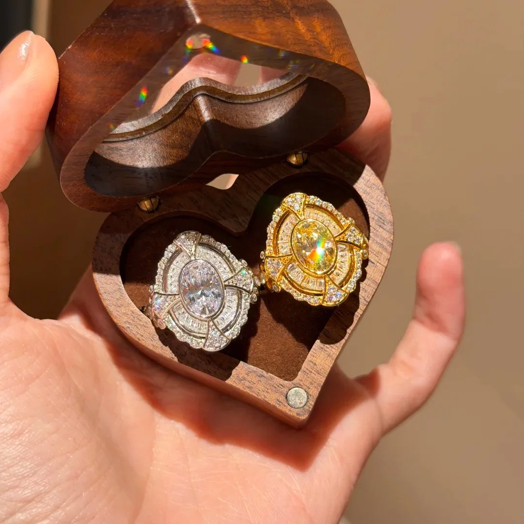 

Vintage Court Style Golden Knight Protector Ring Flashy Oval Shape Alloy Jewelry Fashionable Luxury Ring without Customization