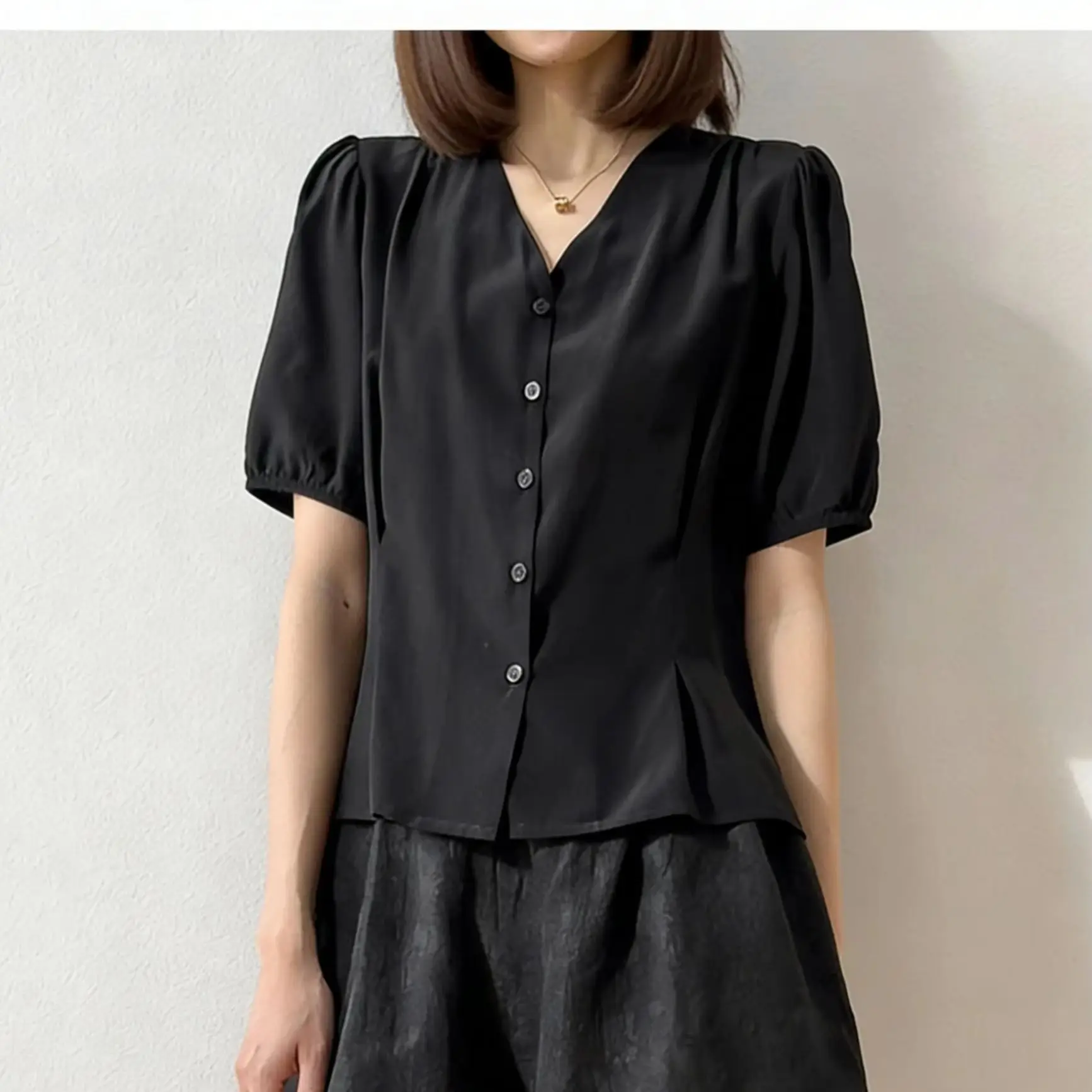 

Женская шелковая блузка из 100% тутового шелка-крепа, с коротким рукавом, однотонная черная, приталенная, повседневная, летняя, M1576