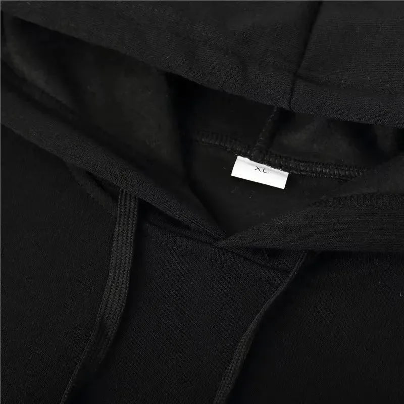 Winter- und Herbstmode für die Straße: Herren-Sweatshirt mit Kapuze und „Motorrad“-Muster. Warm und bequem. Oberteil für Outdoor-Bekleidung – Detail 11