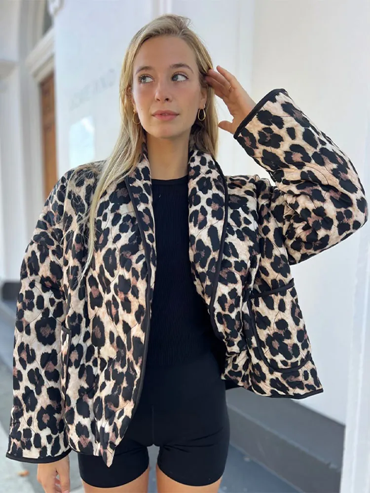 Casaco feminino acolchoado com lapela estampa leopardo, bolsos de manga comprida, jaqueta de algodão acolchoada feminina, moda outono e inverno 2024