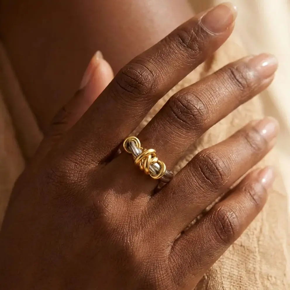 Anel de Camada Dupla em Ouro 18K com Acabamento em Duas Cores para Mulheres, Joia Geométrica em Aço Inoxidável com Linha Dourada, Presentes de Destaque