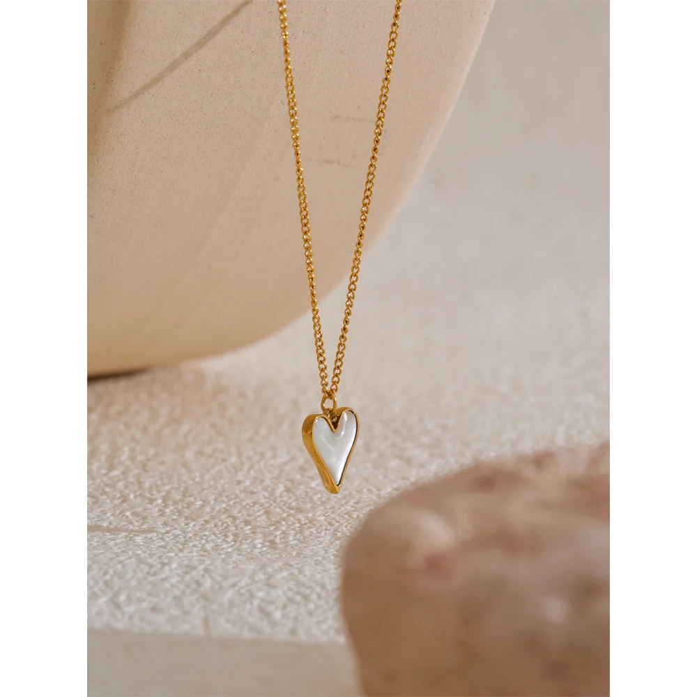 Yhpup Natural Shell Sweet Heart Waterproof Chic Pendant Necklace Jewelry for Women High Quality Classic Charm Young Gift