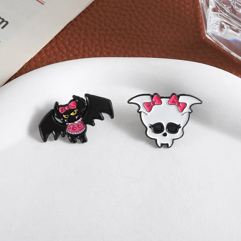 2pcs Pastel Goth Bat & Skull Enamel Pin Set Brooches for Backpack Clothing Jewelry Fashionable Clothing Accessories