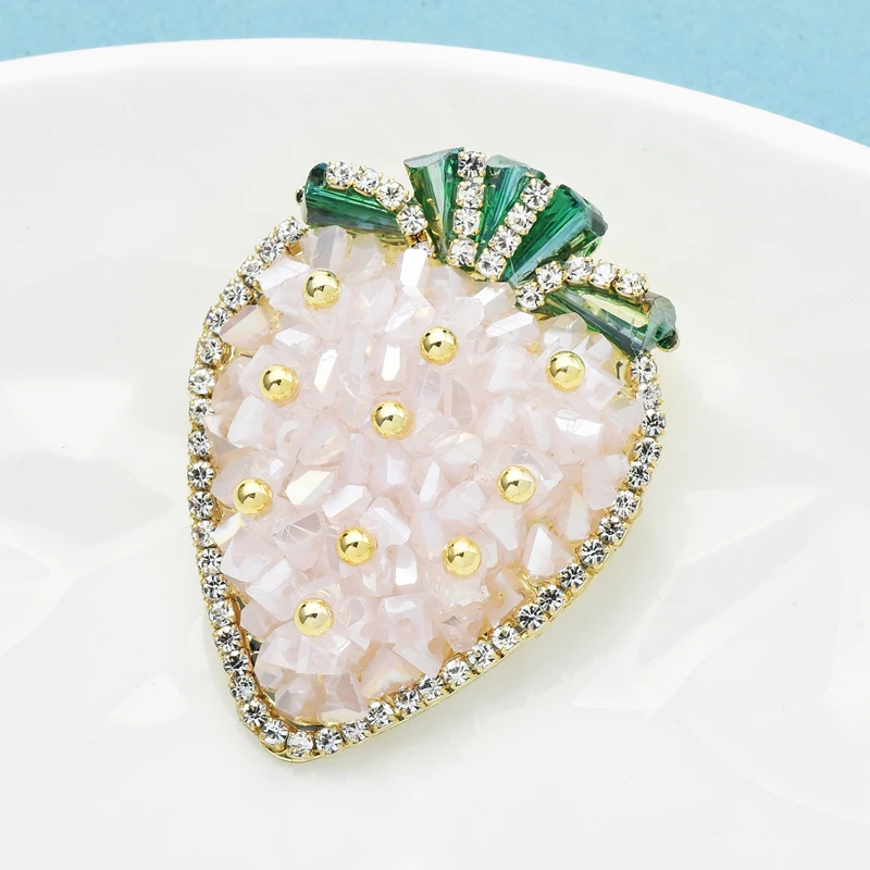 

Wuli&baby Handmade Strawberry Brooches For Women Charming Beauty Crystal Fruits Party Office Brooch Pin Gifts