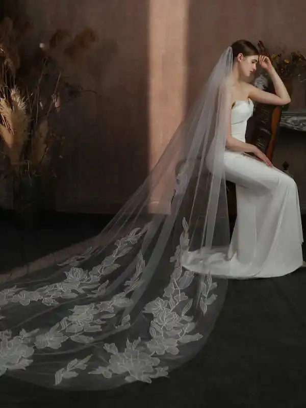 Charming Appliques Wedding Veil Lace One Layer Chapel Length Bride Veils With Comb High Quality Customized velo de novia