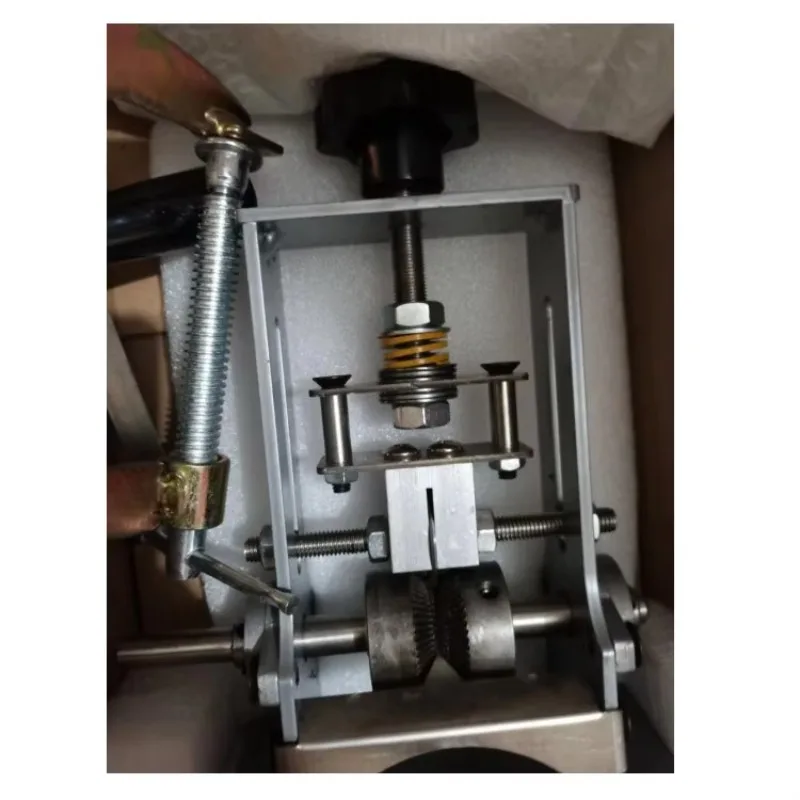 آلة تعرية الأسلاك المنزلية المحمولة المصنوعة من سبائك الألومنيوم آلة إعادة تدوير قطع الكابلات اليدوية #3