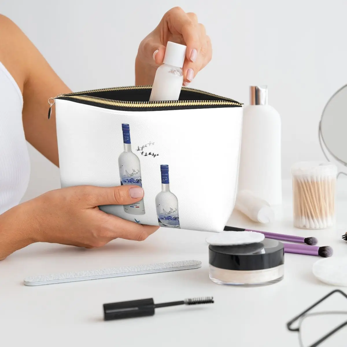 GREY GOOSE VODKA 9 Bolsa de cosméticos para mujer, bolsa organizadora de maquillaje de viaje, estuche de almacenamiento de artículos de tocador Dopp