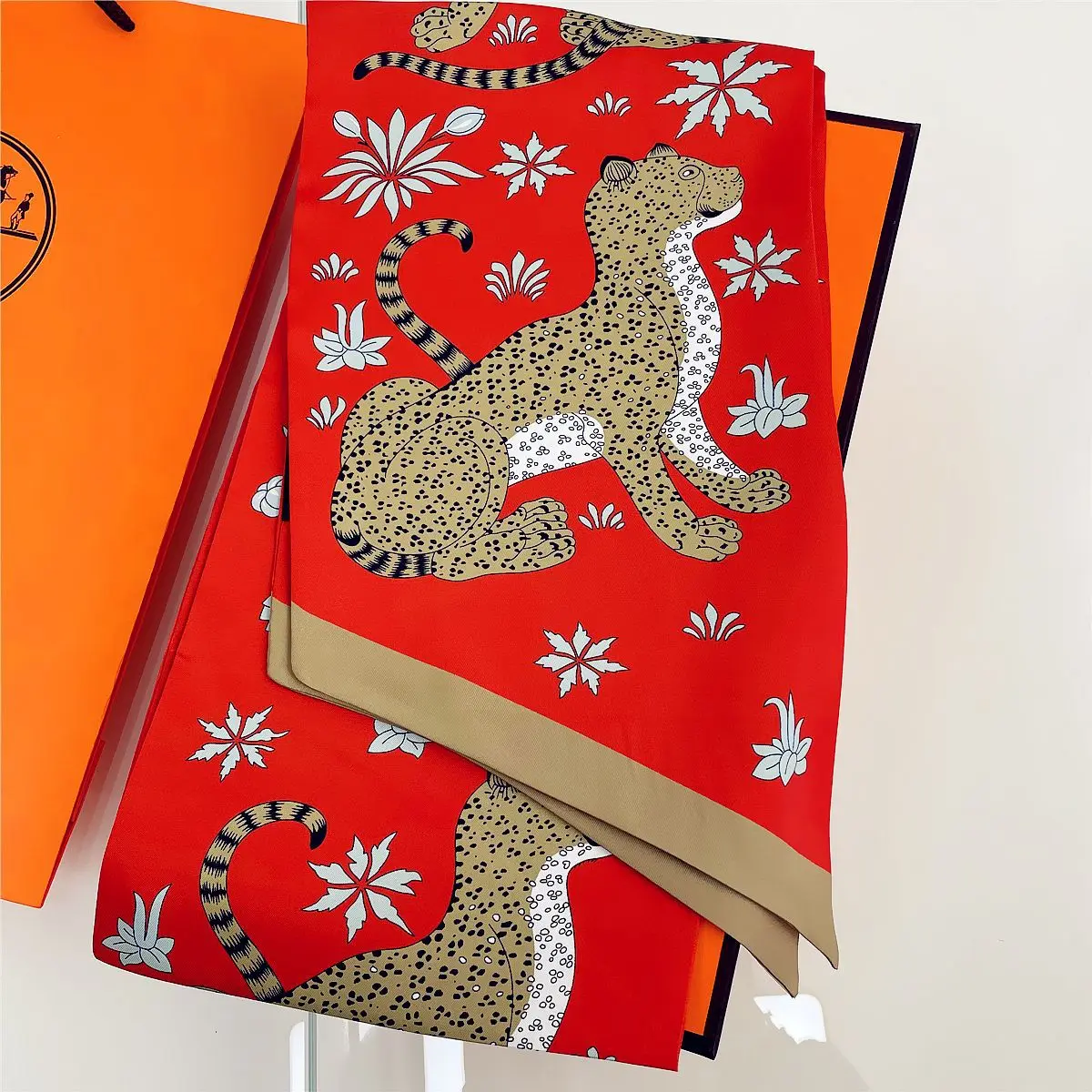 

Korean Version of The New Animal Leopard Elephant Lady Versatile Double-layer Printing Strip Decorative Twill Silk Scarf Gift