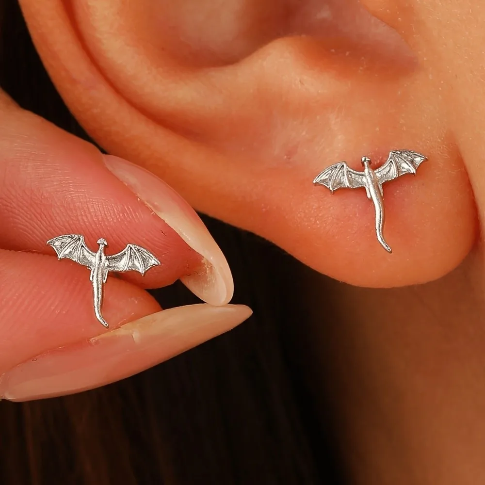 Fashion Jewelry Unique Vintage Dragon Earrings Small Personality Metal Stud Earrings Creative Flying Dragon Stud Earrings Gifts