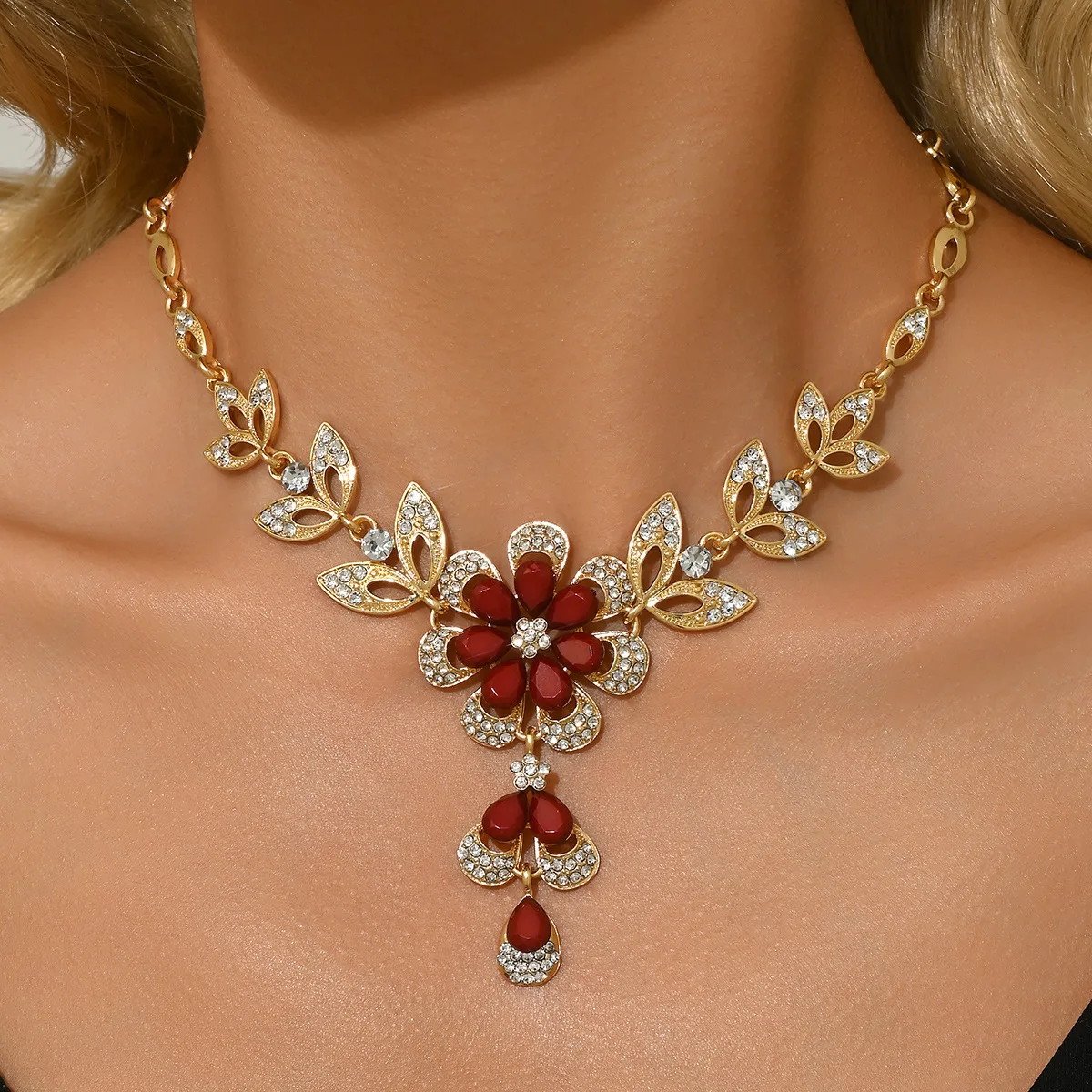 New Boho Flower Leaf Rhinestone Necklace for Women Botanical Foliage Pendant Statement Exotic Court Ornate Bridal Party Gift Ins