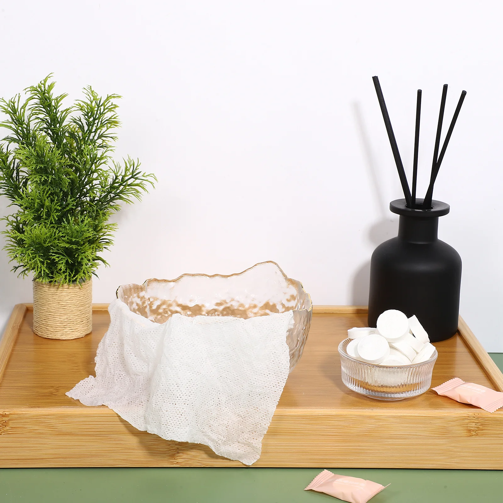 100 قطعة مناشف الوجه المضغوطة، مناشف سفر قطنية للاستعمال مرة واحدة، ورق تنظيف الوجه المحمول المدمج للتخييم