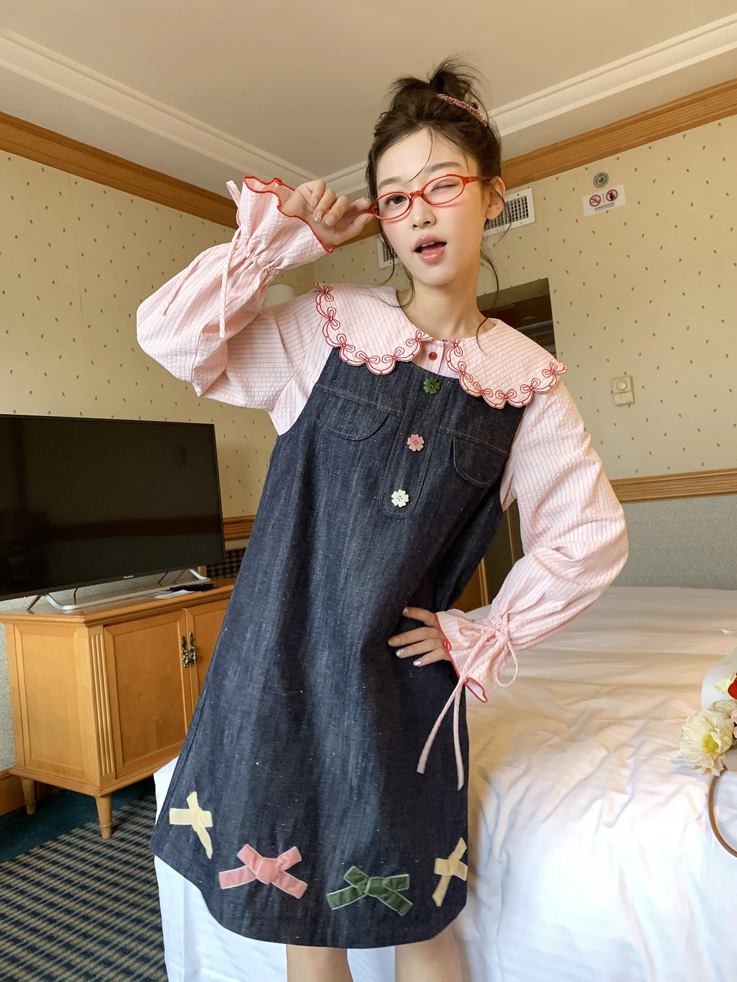 

Джинсовый жилет Jiang Jam Knot Denim Vest Dr Spring New Sle с вышивкой цветов, 3D-рельефными нашивками и пуговицами, повседневный, из хлопка и полиэстера