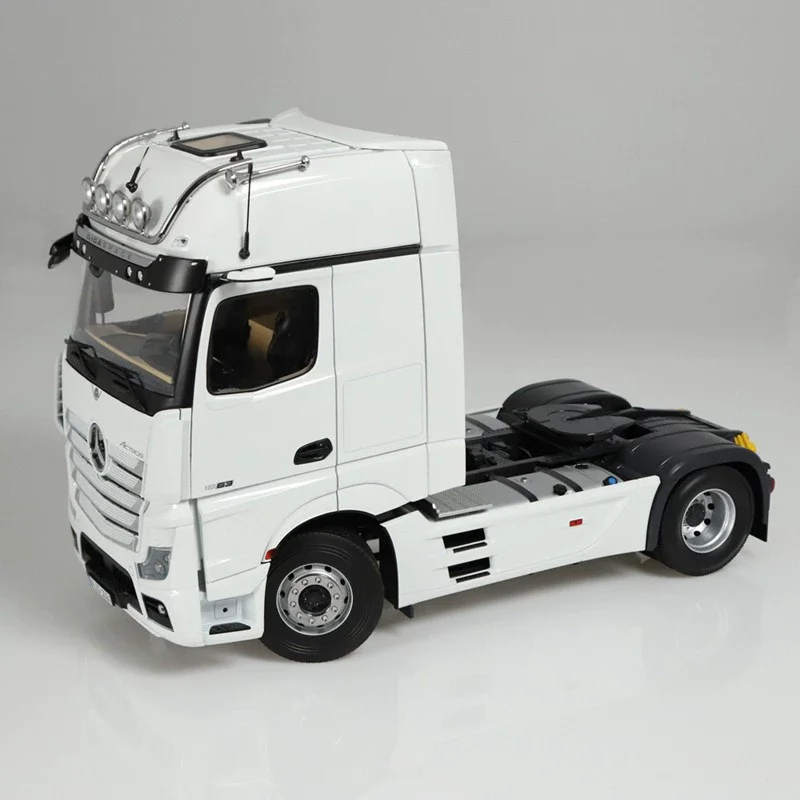 Modelo de Camión NZG 1/18 MB Actros Giga Space FH25 4x2 en Aleación: Una Evaluación Detallada para Coleccionistas y Entusiastas del Transporte