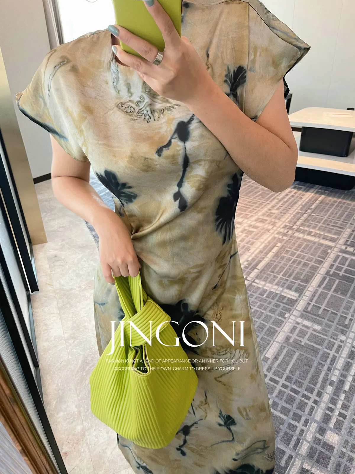 Satynowa długa sukienka w kratę Y2k 2025 Odzież damska Lato Koreański styl Moda Elegancka impreza Luksusowy seksowny wieczór Nowy krótki rękaw