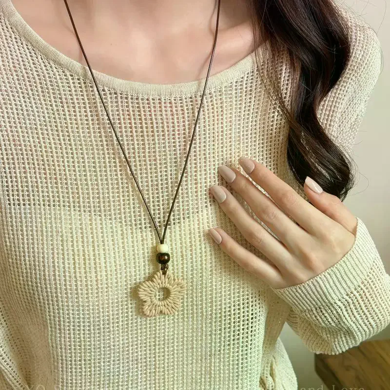 Retro Imitation Rattan Weaving Flower Fan Shaped Pendant Necklace Drawstring Clavicle Chain