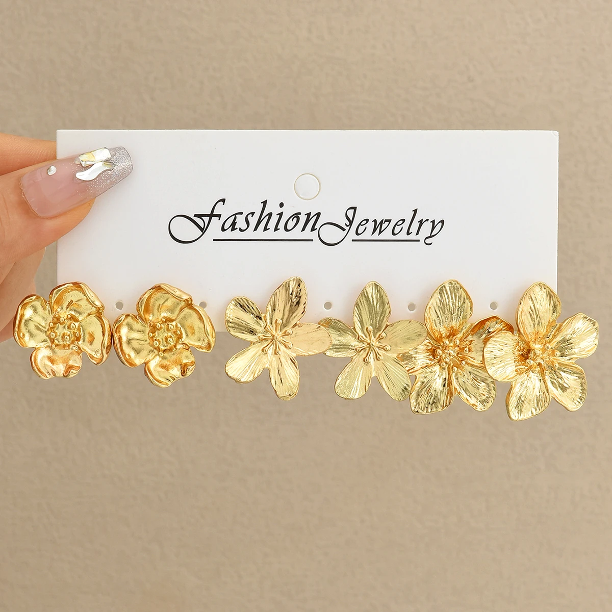 مجموعة أقراط على شكل زهرة معدنية عصرية مكونة من 6 قطع مجوهرات نسائية عصرية لامعة للحفلات اليومية فكرة هدية مزخرفة لها