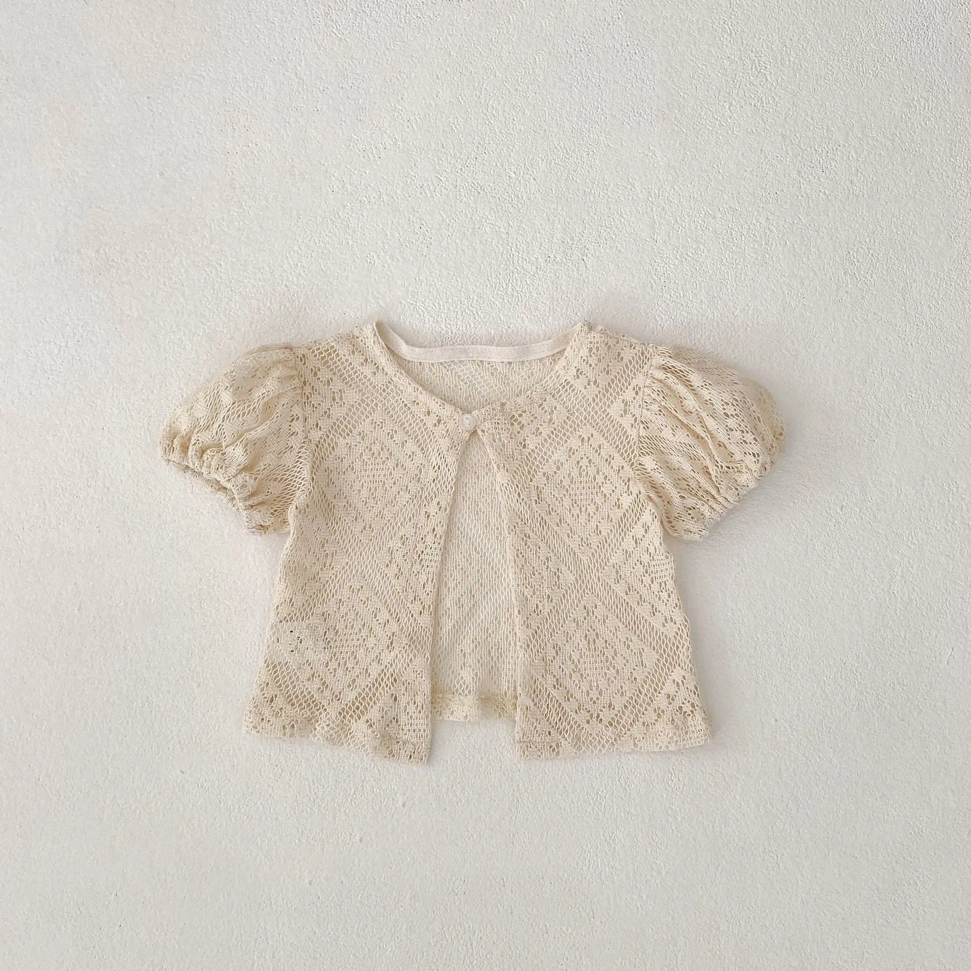 ملابس أطفال صيفية جديدة لعمر 0-3 سنوات، سترة صغيرة متطابقة تمامًا مع الفقاعات المجوفة بأكمام قصيرة للفتيات