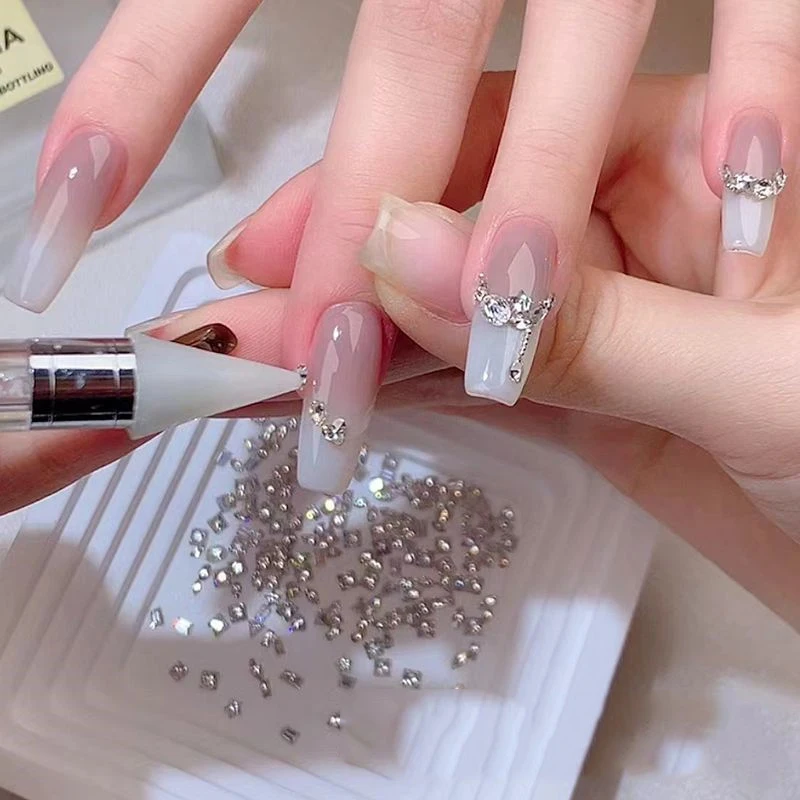 100 szt. Mini Diamenty do Paznokci 1.5x3mm, Srebrne, Przezroczyste, w Kształcie Rombu i Końskiego Oka, Błyszczące Cyrkonie, Ozdoby do Paznokci, Kryształki do Paznokci