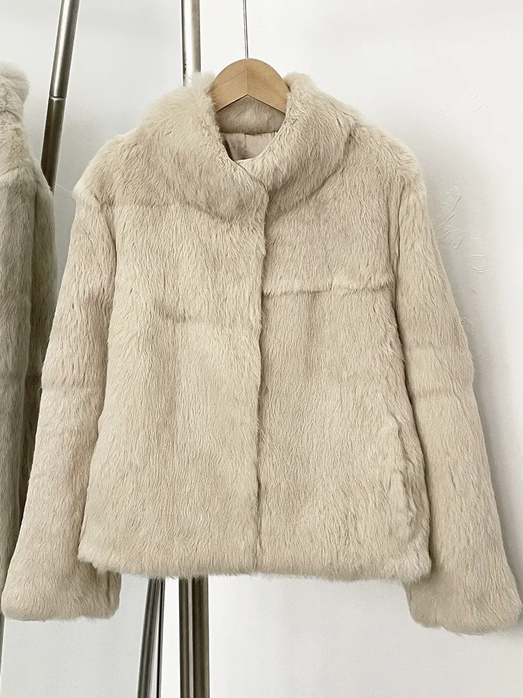 سترة ZMEENNA الفاخرة للنساء من الفرو الصناعي باللون البني الداكن معطف شتوي أنيق بياقة عالية ملابس خارجية ناعمة ودافئة أنيقة ZM3393