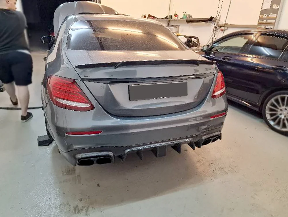 Picture 7: E Class B Style Carbon Fiber Rear Bumper Lip Diffuser with Light for Benz W213 E200 E260 E300 E63 AMG 2017 2018 2019 Tuning