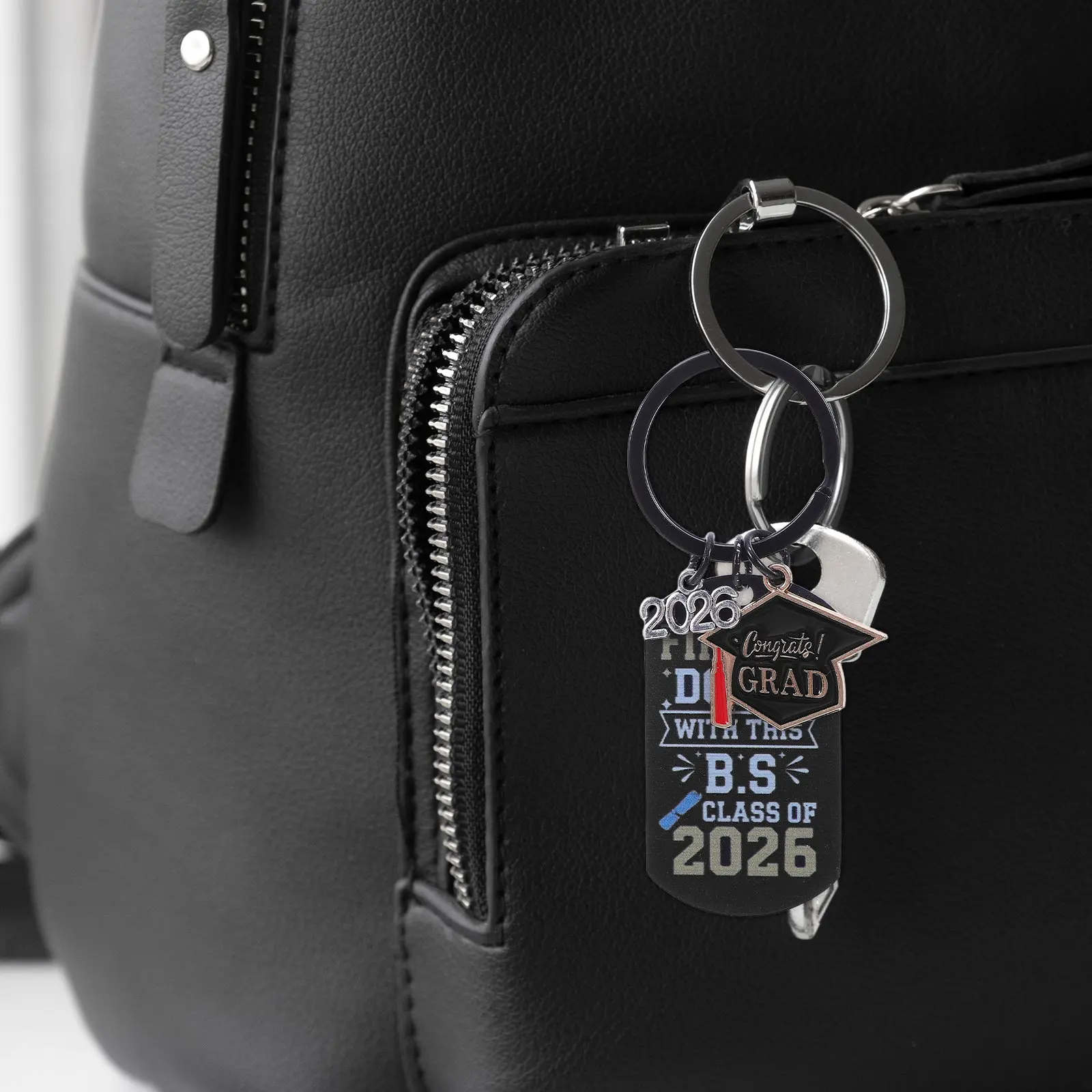 4Pcs Graduation Keychains Stainless Steel Class of 2026 Creative Keepsake Gifts for Seniors Graduation Party Favors Souvenirs