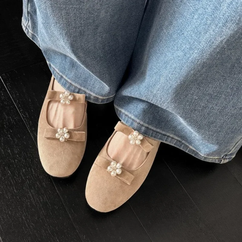 Zapatos tipo «Mary Jane» de ante sintético para mujer, con detalles de perlas, flores y lazo, punta redonda, diseño moderno, cómodos, suaves y ideales para caminar al aire libre.
