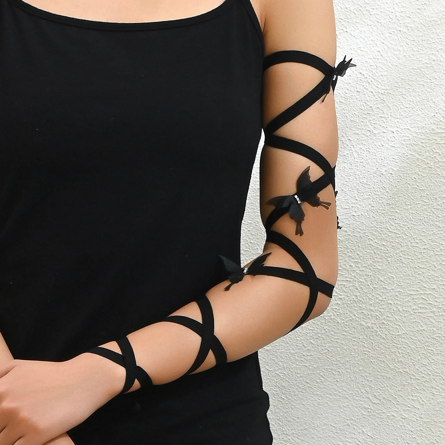 pulseira-elastica-com-laco-preto-e-alca-cruzada-acorio-de-vestuario-cosplay-material-de-couro-em-camadas-acorio-fa