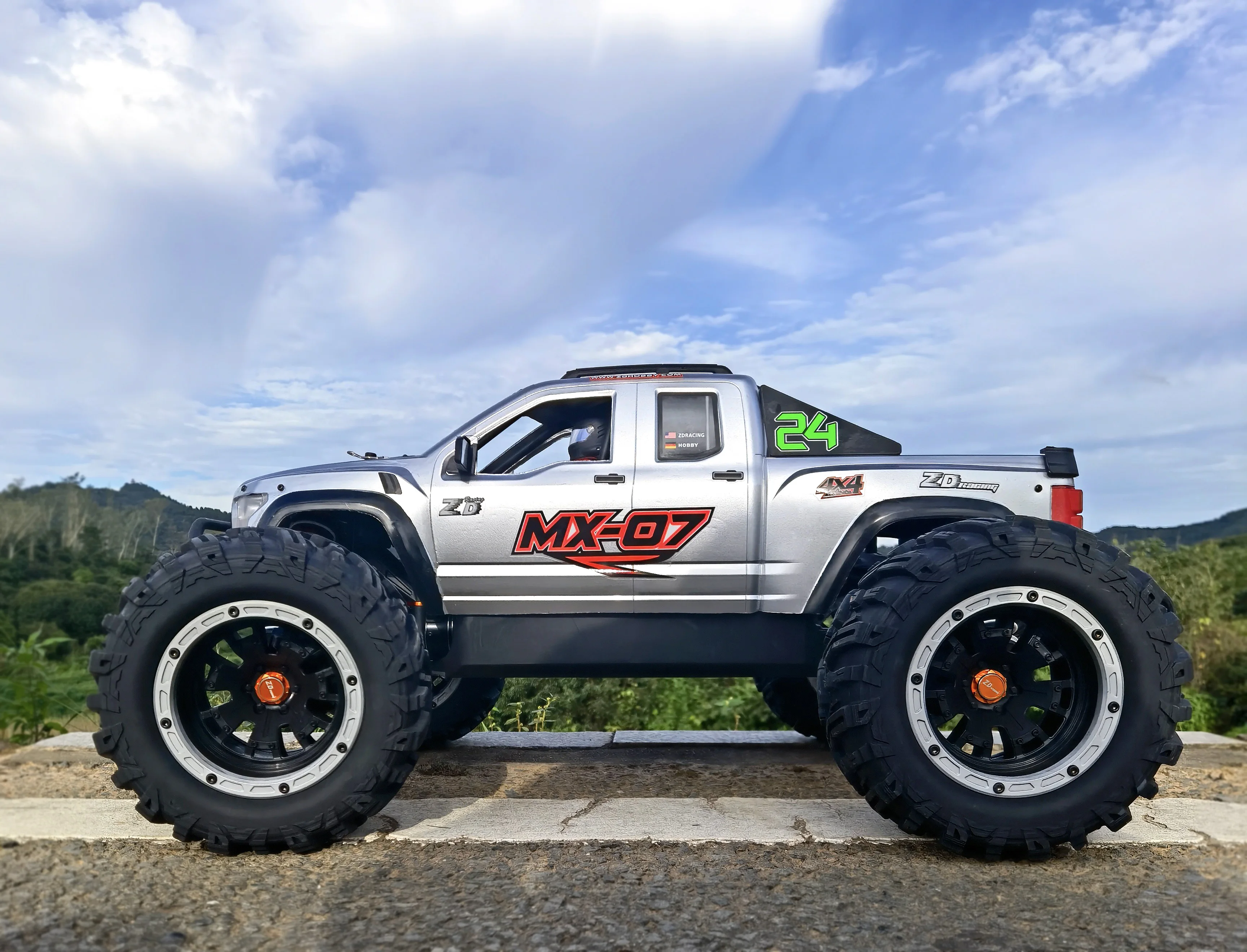 ZD Racing MX07 MX-07 1/7 4WD 8S Brushless MONSTER TRUCK Buggy Off