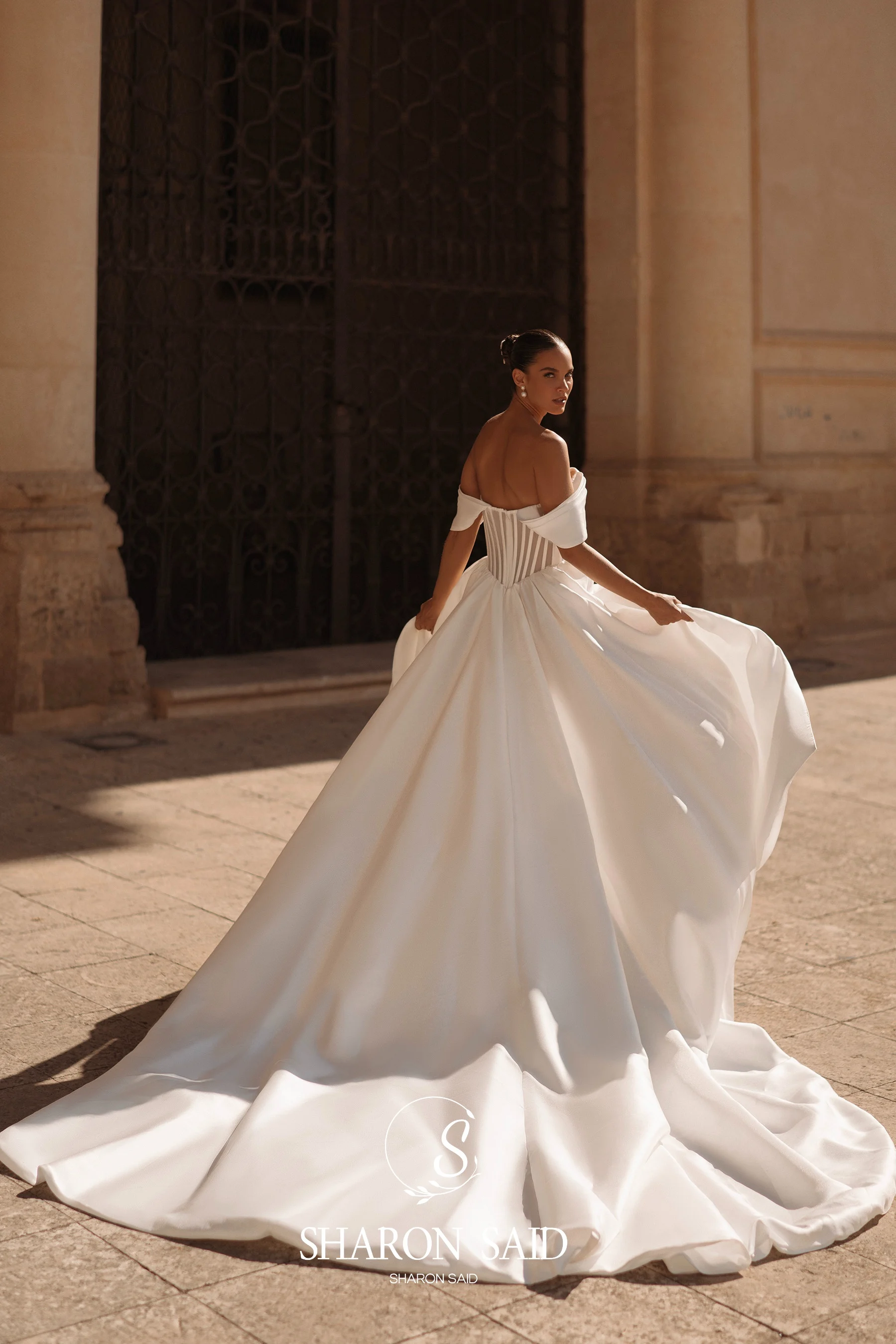 Sharon Said 2025 Romantische A-lijn Sweetheart Off White Trouwjurk Side Split Kapel Trein Satijnen Bruidsjurken SW 297 Aangepaste