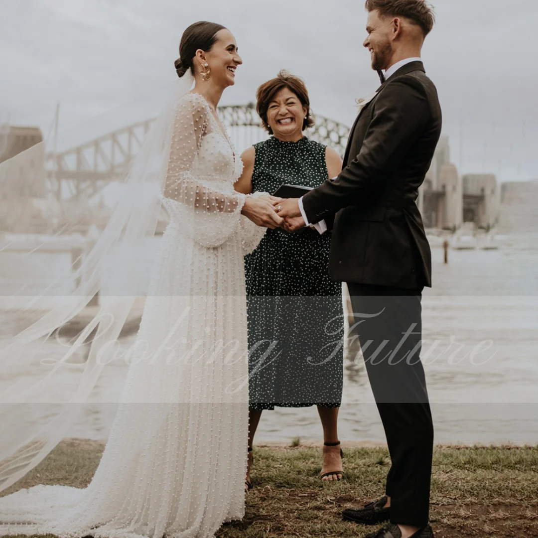 Morden macio cetim peals tule casamento vestidos longos com decote em v batwing manga sem costas vestidos de noiva ilusão plissado personalizado