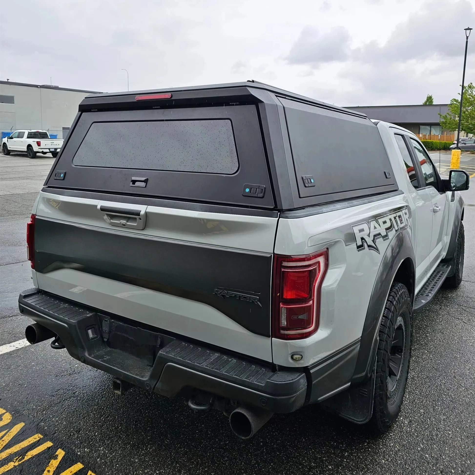 Truck Hardtop Sliding Windows Waterproof Locking Bed Cover for Ford F150 5ft Amarok Canopy