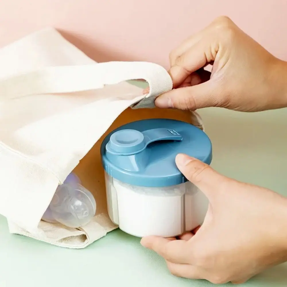 Portable Infant Milk Powder Box 4 Grids BPA Free Baby Milk Powder Dispenser Leakproof Large-Capacity Baby Food Storage Box