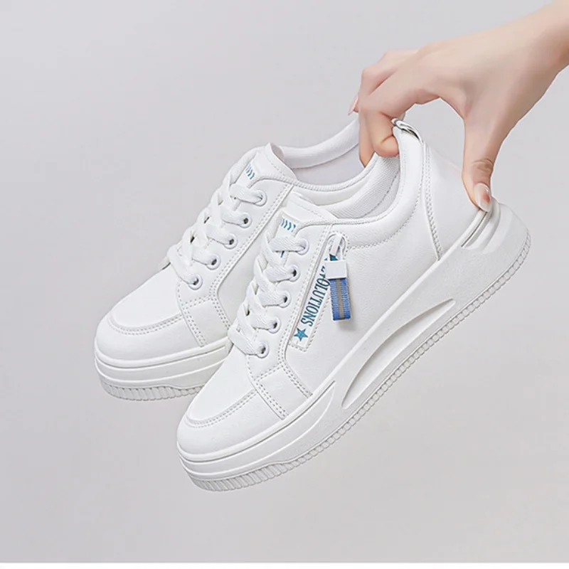 أحذية رياضية نسائية ربيعية جديدة متعددة الاستخدامات كاجوال عصرية ونعل سميك أحذية رياضية مريحة