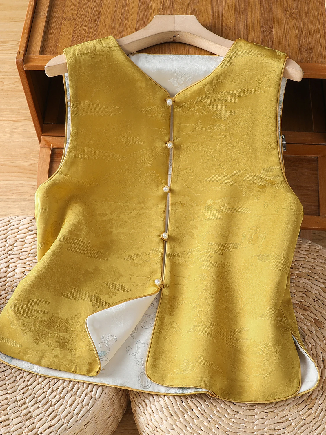 Elegant Chinese Style Satin Floral Embroidery Double-Sided Wearable Women's Vest Spring Autumn Versatile Layering Anti-Aging
