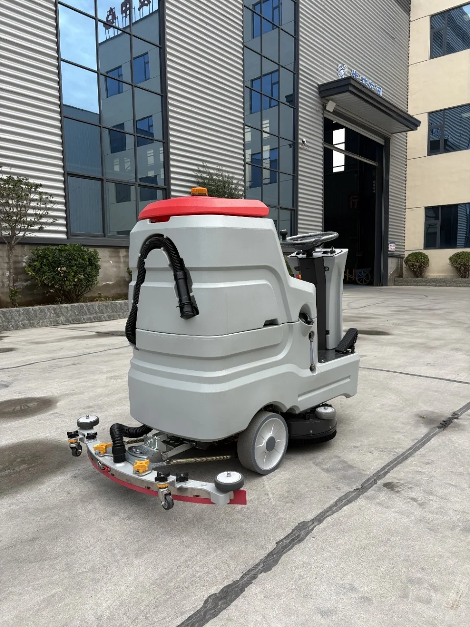 YC-WJ500B Electric New Industrial Commercial Large Automatic Sweeper For Factory Property Road Use