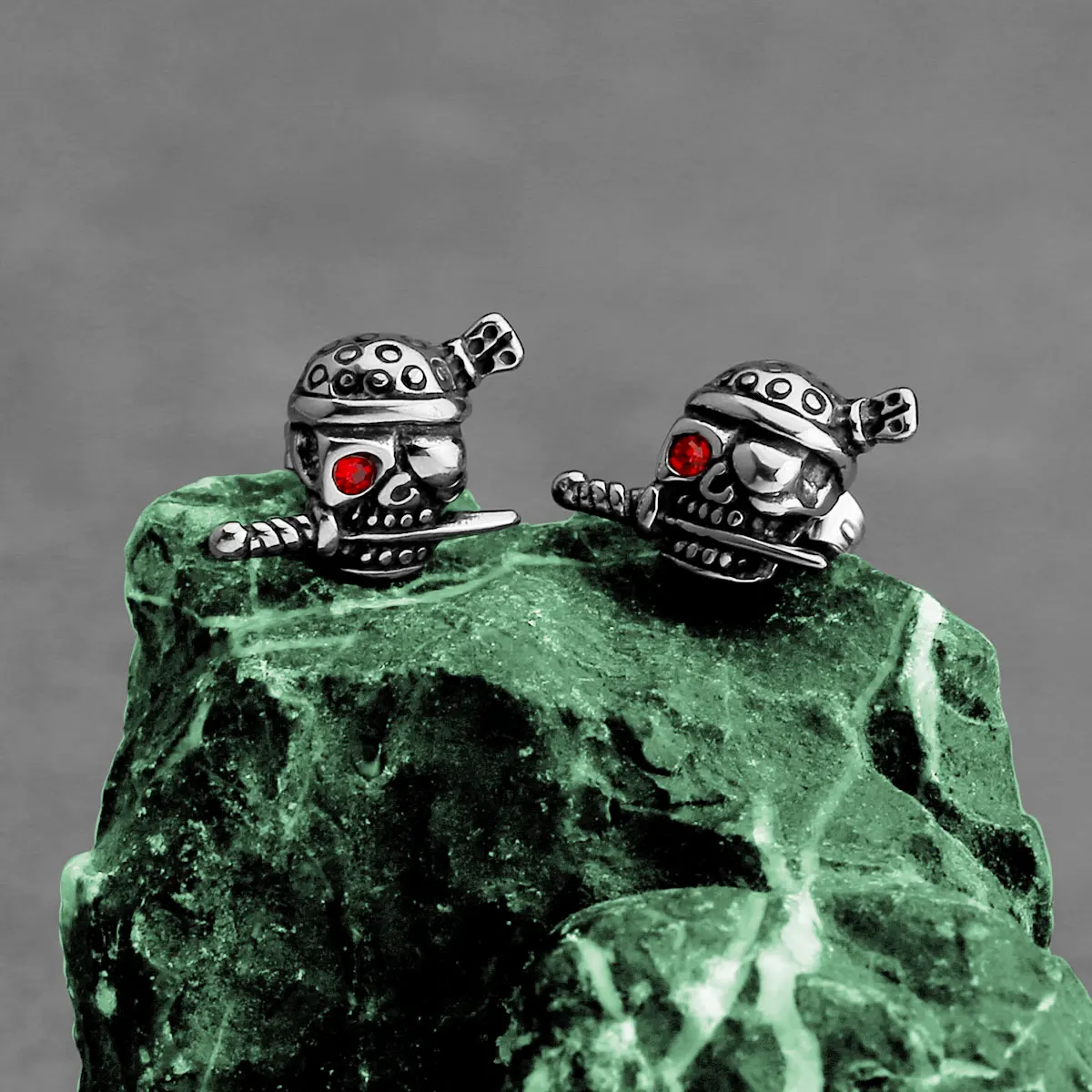 Pendientes neogóticos con forma de calavera y daga para hombre, accesorios de esqueleto de circón a la moda de acero inoxidable, joyería Punk de Hip Hop