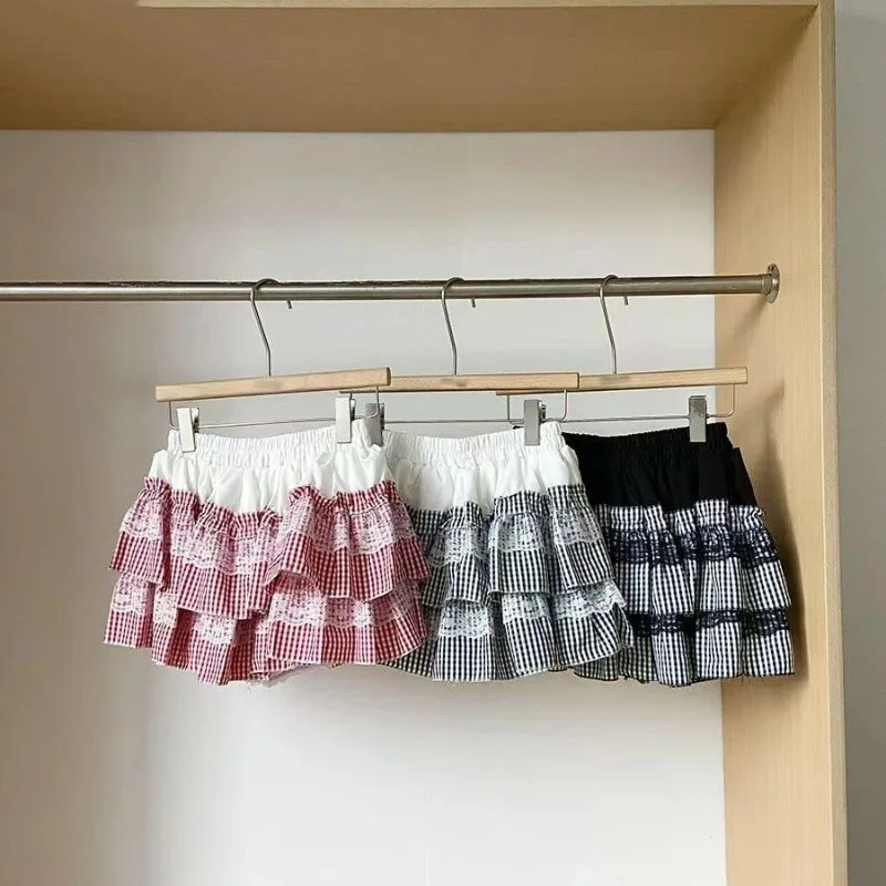 

Летняя женская юбка 2026 в клетку, милая, эстетичная, в стиле Y2K, А-силуэт, с оборками, мини-юбка в стиле Харадзюку, с кружевными вставками ​ Гранж-стиль: юбки