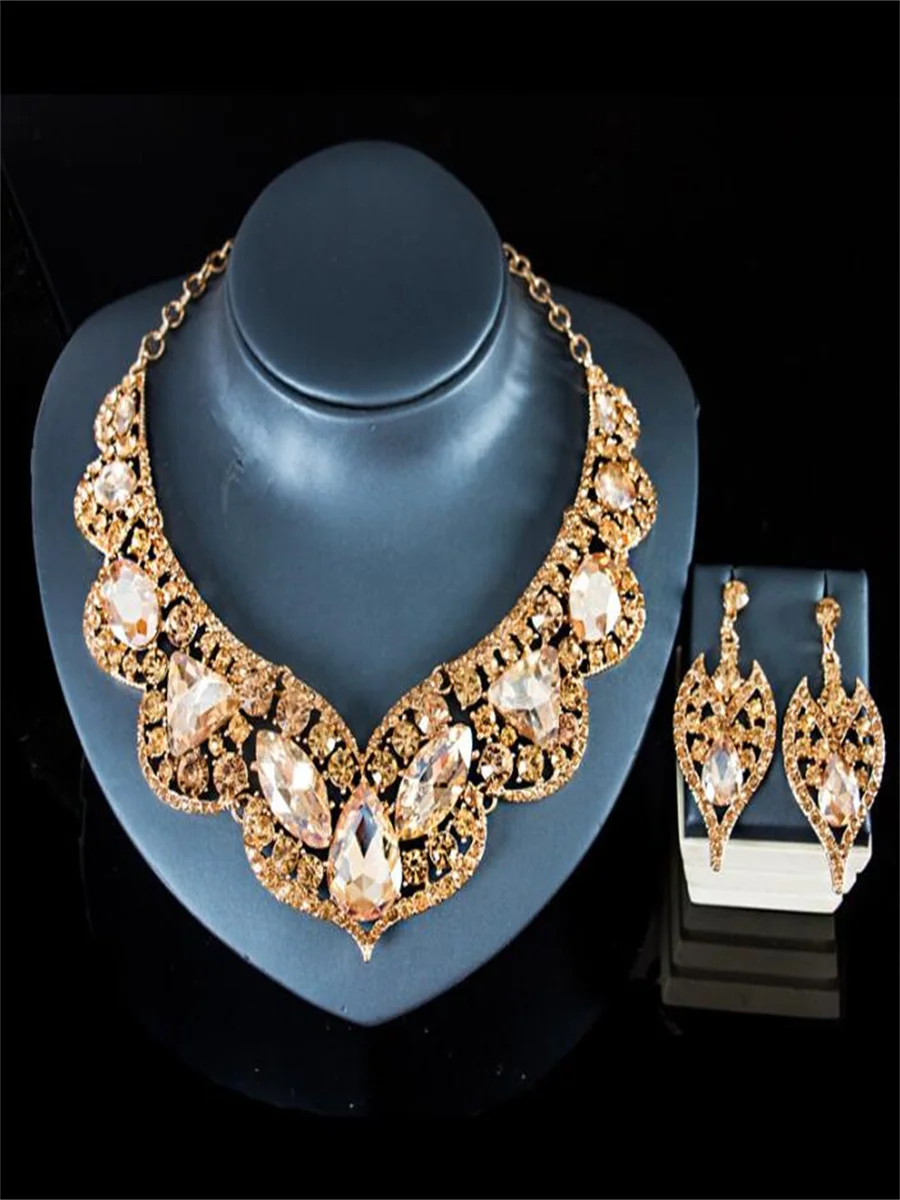 Banquet accessories, short crystal necklace earrings High-grade electroplated alloy jewelry for woman