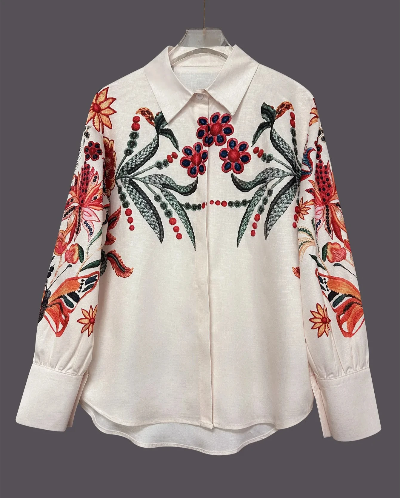 เสื้อเชิ้ตพิมพ์ลายดิจิทัลแขนยาวทรงหลวมสำหรับผู้หญิง ฤดูใบไม้ร่วงและฤดูหนาวใหม่