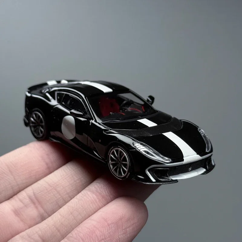 

TOC Fuelme 1:64 Новый 812 Competizione литая под давлением модель автомобиля, коллекция игрушек