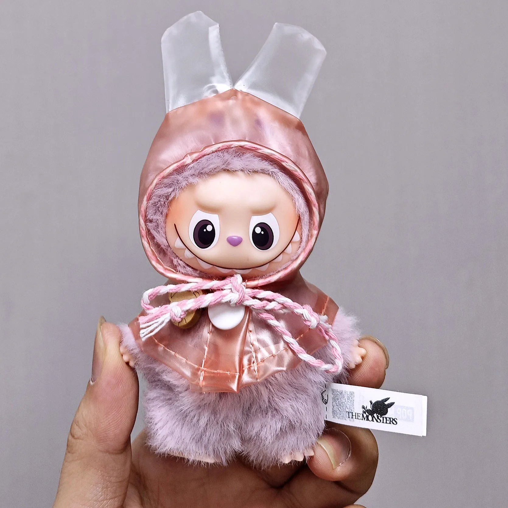 

Симпатичные плащи 10 см для Labubu, подходят для Mini 4.0 Labubu, аксессуары для одежды, различные стильные плащи для Labubu