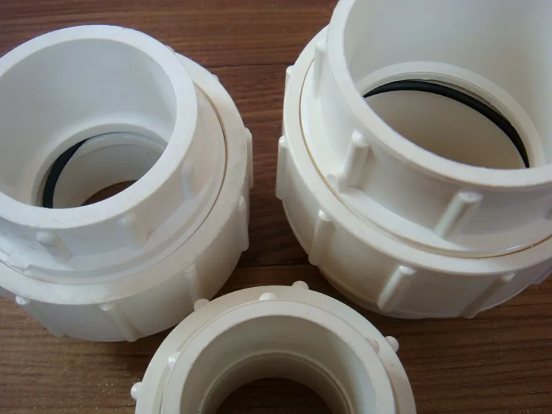 เส้นผ่านศูนย์กลางภายใน 20 มม. ชายอะแดปเตอร์ท่อ PVC Coupler Connector สีขาว