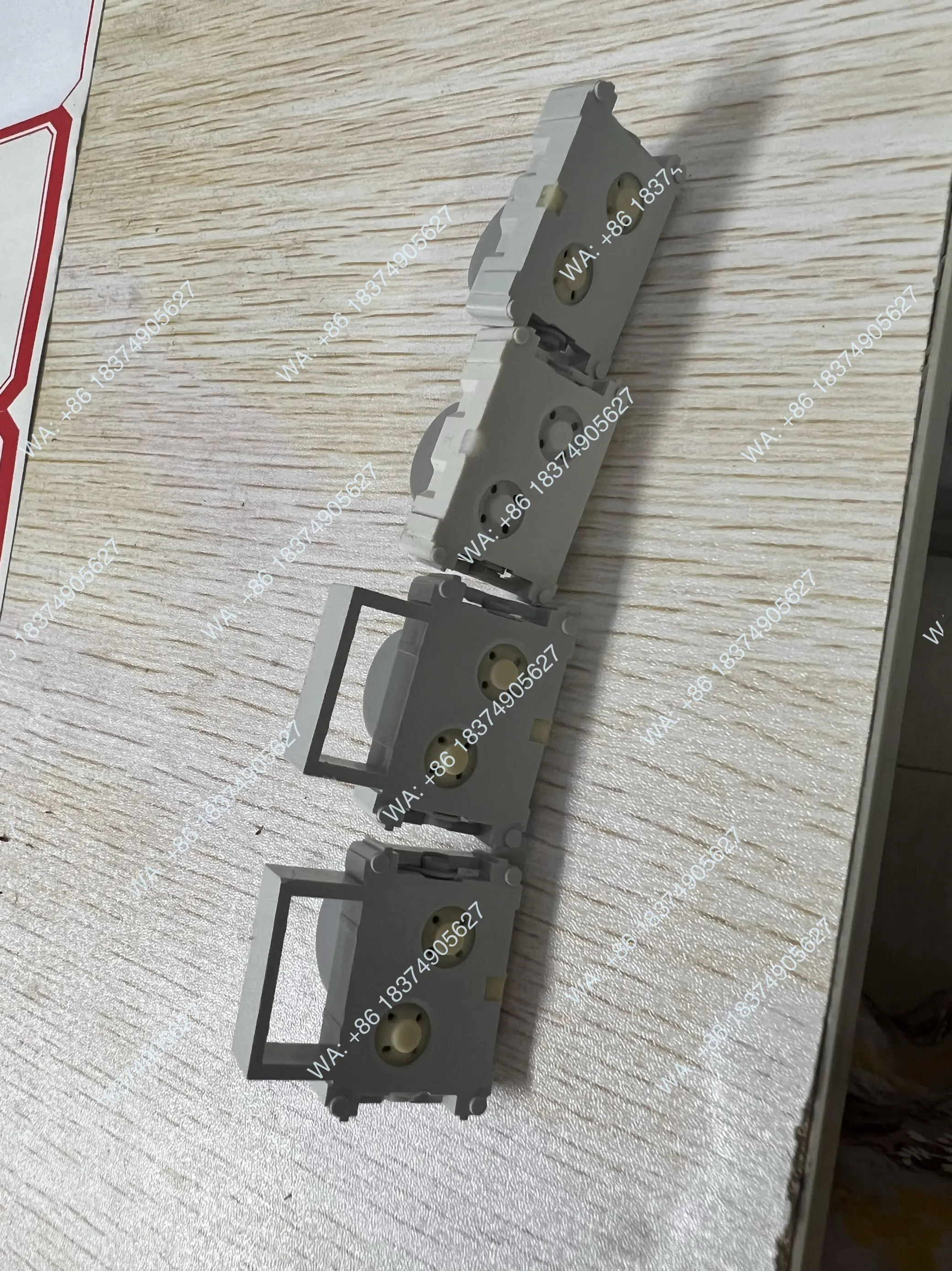1pcs E8 Keyboard Pick, Mechanical Pick, Keyboard Operation Panel