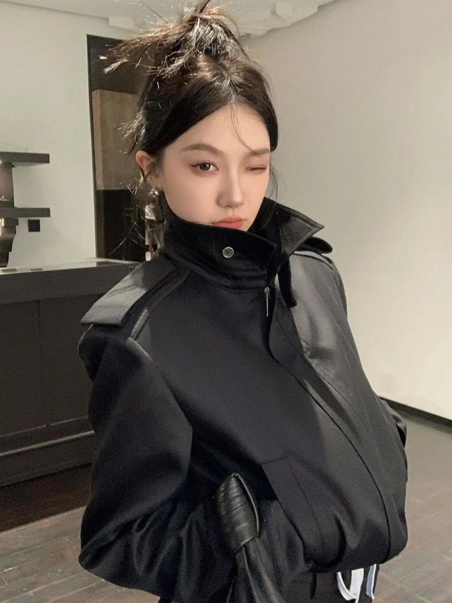 

Hong Kong Sle Retro Hot Girl Leather Jaet ort Collar Coat Women Spring New High-End Design Casual Top Zipper Straight Tube