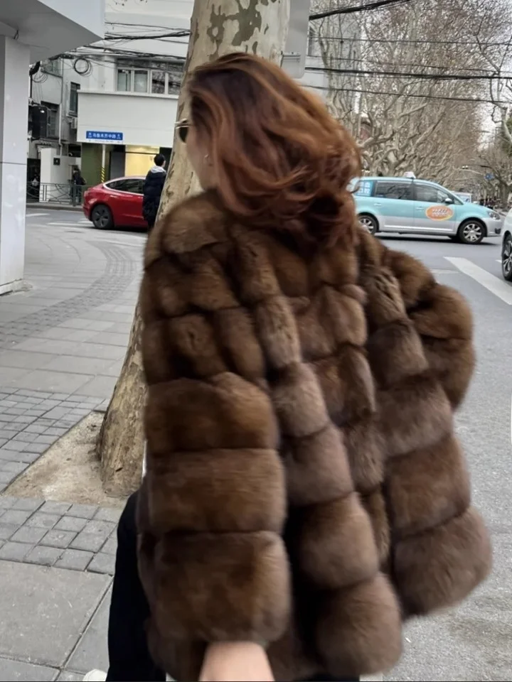 친환경 모피 코트 여성용 겨울 2025 신상 루즈핏 젊은 감각의 레오파드 프린트 롱 코트 따뜻한 중간 길이 코트