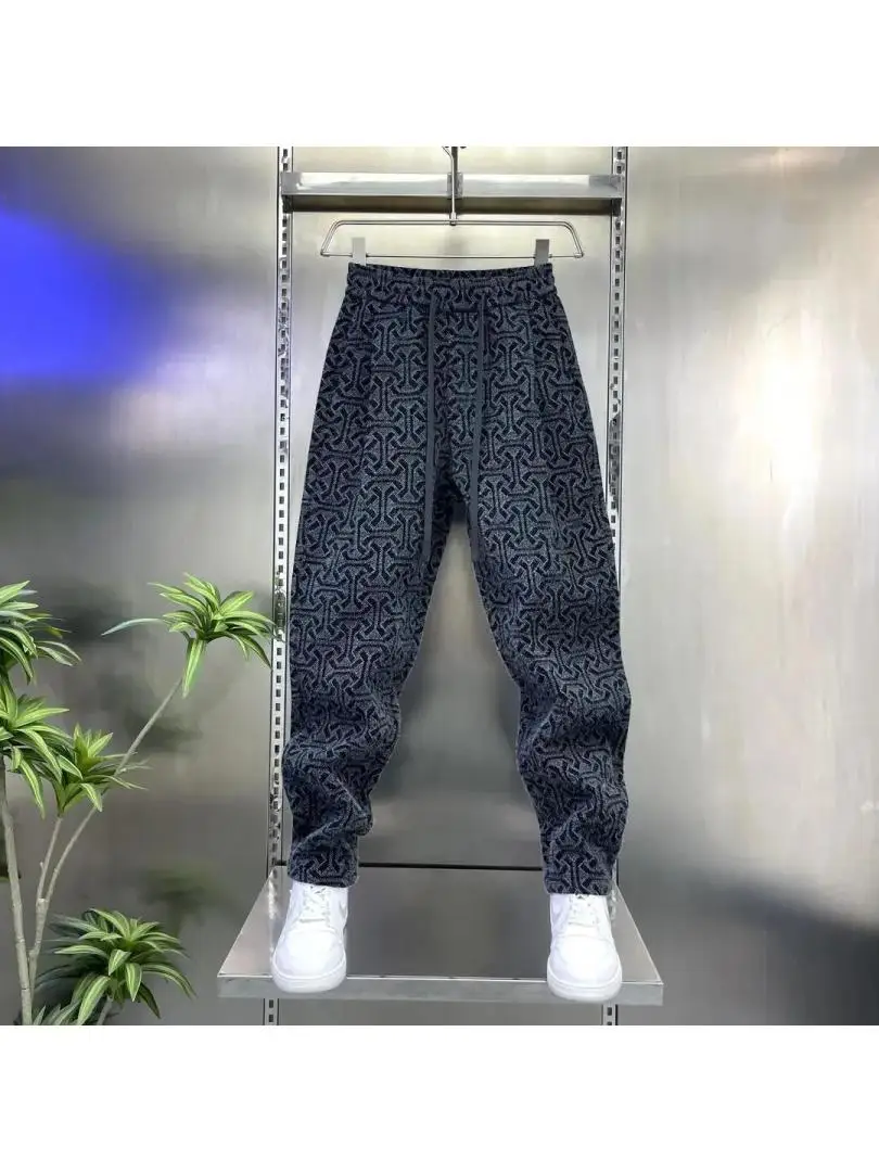 

Утепленные зимние повседневные мужские брюки 2026: Модные джинсы прямого кроя с цветочной вышивкой, устойчивые к холоду, свободного покроя