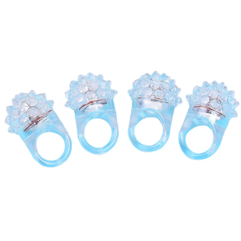 Anillo de fresa brillante para niños, luces LED creativas de goma suave para dedos, anillo luminoso para fiesta de cumpleaños, accesorios de ambiente, anillo de juguete, 5 uds.