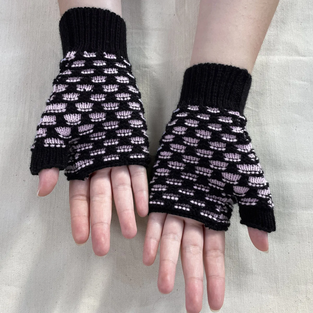 Fall/Winter 2023 New Lady's Warm Color Checked Knitted Jacquard Wool Half Finger Gloves