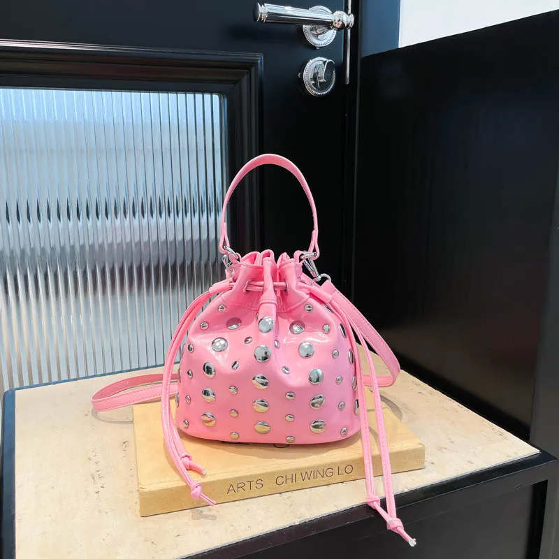 

New Solid PU Bucket Design Personality Retro Shoulder & Crossbody Bags for Women 2026 Fashion Exquisite Rivets Stylish Handbags